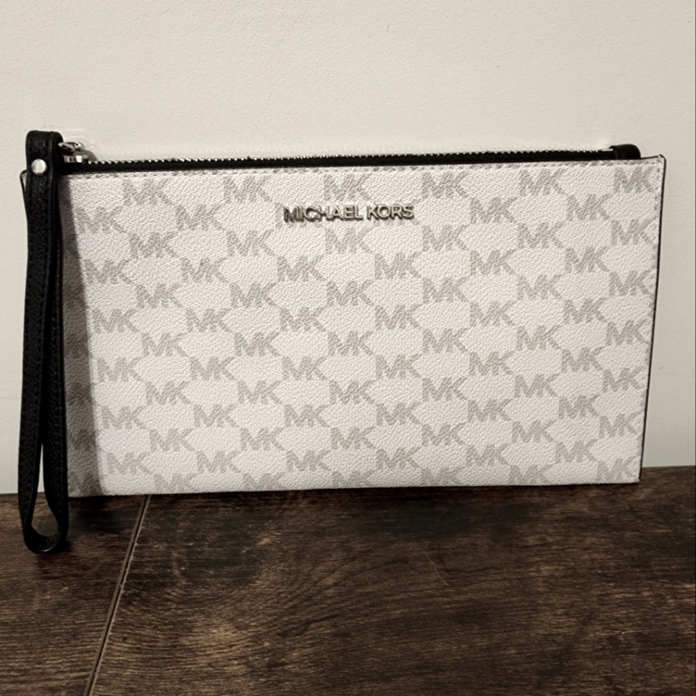 Michael Kors wristlet NWOT